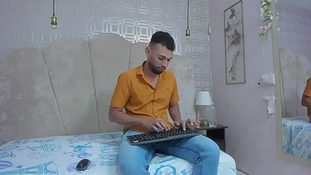 Snapshot of onlymen2025 chatting on 10.20.25 onlymen2025 online show from 10.20.25