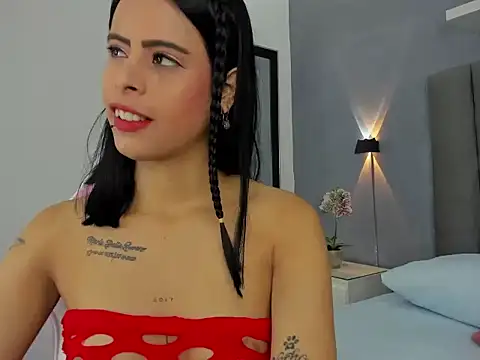 laura maite  online show from 11.26.25