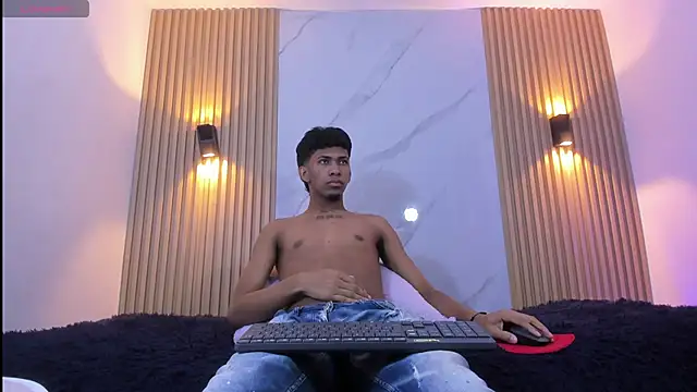 Snapshot of Ethan_thouse chatting on 10.11.25 Ethan thouse online show from 10.11.25