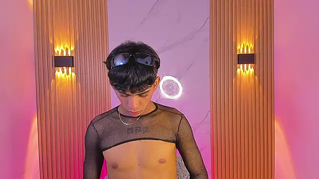 Snapshot of Ethan_thouse chatting on 11.28.25 Ethan thouse online show from 11.28.25