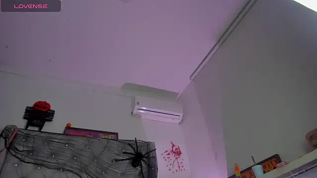 Snapshot of ChocoBunny1 chatting on 10.27.25 ChocoBunny1 online show from 10.27.25