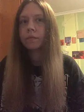 Snapshot of LunaVirelle chatting on 04.18.26 LunaVirelle online show from 04.18.26