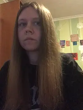 Snapshot of LunaVirelle chatting on 04.19.26 LunaVirelle online show from 04.19.26