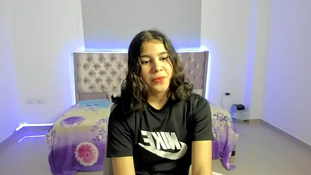 Snapshot of beiby_glow chatting on 10.09.25 beiby glow online show from 10.09.25