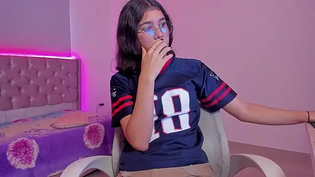 Snapshot of beiby_glow chatting on 10.16.25 beiby glow online show from 10.16.25