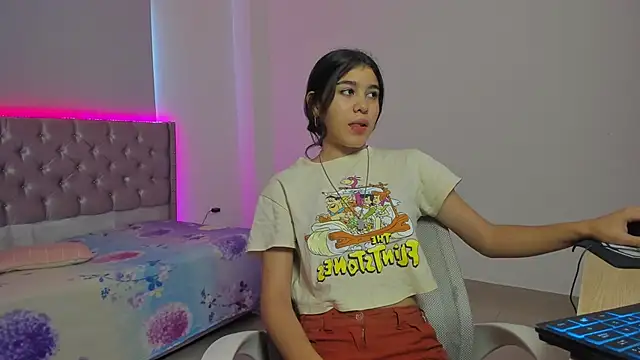 Snapshot of beiby_glow chatting on 10.22.25 beiby glow online show from 10.22.25