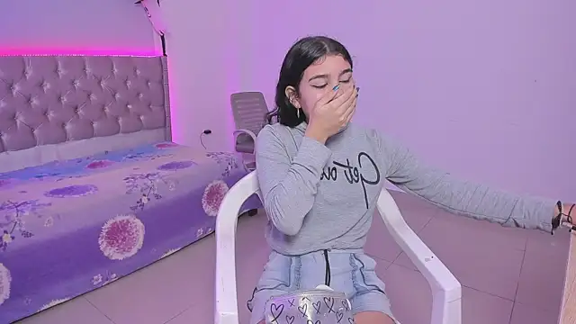 Snapshot of beiby_glow chatting on 11.07.25 beiby glow online show from 11.07.25