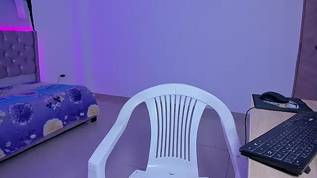 Snapshot of beiby_glow chatting on 11.12.25 beiby glow online show from 11.12.25