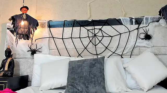 Snapshot of RousseWalker chatting on 10.25.25 RousseWalker online show from 10.25.25