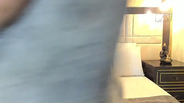 Snapshot of RousseWalker chatting on 11.12.25 RousseWalker online show from 11.12.25