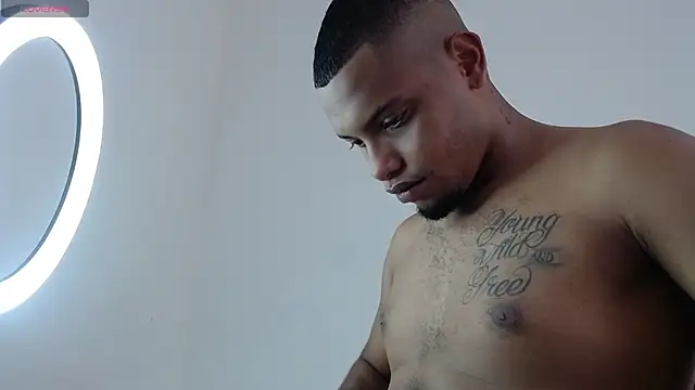 Snapshot of drako_monster chatting on 10.22.25 drako monster online show from 10.22.25