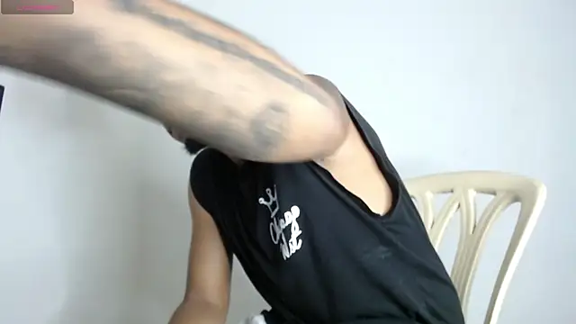 Snapshot of drako_monster chatting on 10.25.25 drako monster online show from 10.25.25