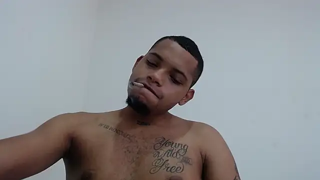 Snapshot of drako_monster chatting on 10.31.25 drako monster online show from 10.31.25