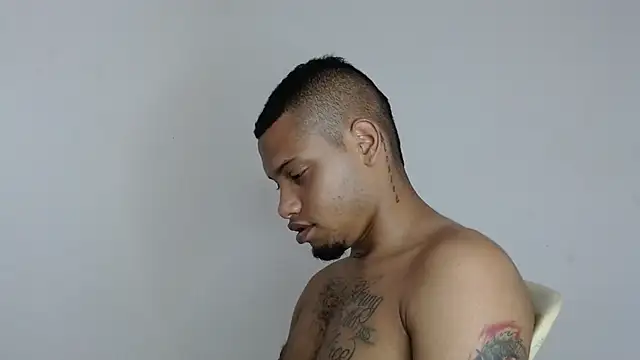 Snapshot of drako_monster chatting on 12.13.25 drako monster online show from 12.13.25