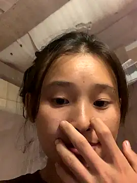 Snapshot of Han-han123 chatting on 10.31.25 Han-han123 online show from 10.31.25