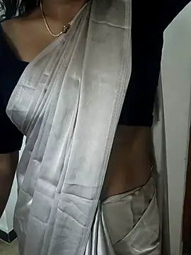 Snapshot of Tamilmallu-duskygirl03 chatting on 11.03.25 Tamilmallu-duskygirl03 online show from 11.03.25