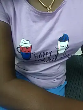 Snapshot of Tamilmallu-duskygirl03 chatting on 11.06.25 Tamilmallu-duskygirl03 online show from 11.06.25