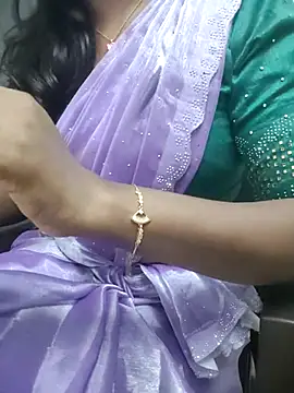 Snapshot of Tamilmallu-duskygirl03 chatting on 11.24.25 Tamilmallu-duskygirl03 online show from 11.24.25