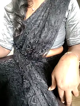 Snapshot of Tamilmallu-duskygirl03 chatting on 11.26.25 Tamilmallu-duskygirl03 online show from 11.26.25