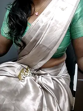 Snapshot of Tamilmallu-duskygirl03 chatting on 11.27.25 Tamilmallu-duskygirl03 online show from 11.27.25