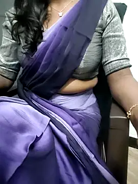 Snapshot of Tamilmallu-duskygirl03 chatting on 11.27.25 Tamilmallu-duskygirl03 online show from 11.27.25