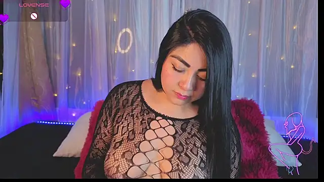 Victoria Jonhss online show from 12.23.25