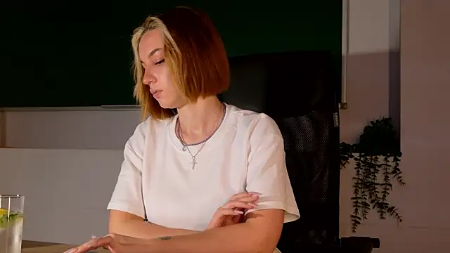 ClaireMathis online show from 07.04.26