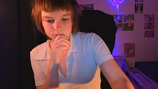 Snapshot of liquid0fluid0 chatting on 10.14.25 liquid0fluid0 online show from 10.14.25