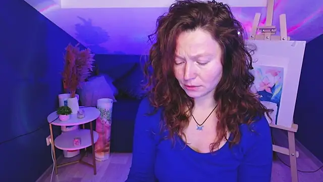 Snapshot of AuroraBorealis__ chatting on 10.12.25 AuroraBorealis online show from 10.12.25