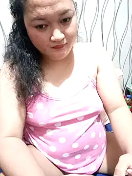 Snapshot of sweetannie13 chatting on 10.29.25 sweetannie13 online show from 10.29.25