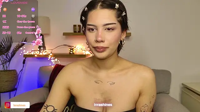 LoraShines online show from 01.18.26