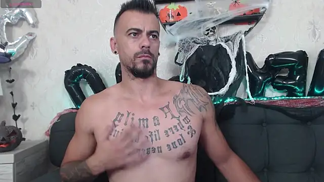 Snapshot of RyanVibe chatting on 10.27.25 RyanVibe online show from 10.27.25