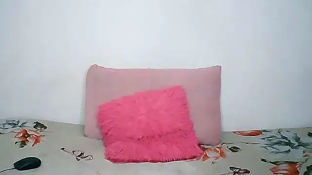 JuicyLipsXx1 online show from 10.20.25