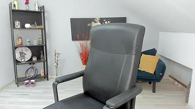 BettyJamess online show from 12.17.25