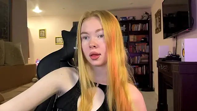 RaguelNicksons online show from 11.07.25