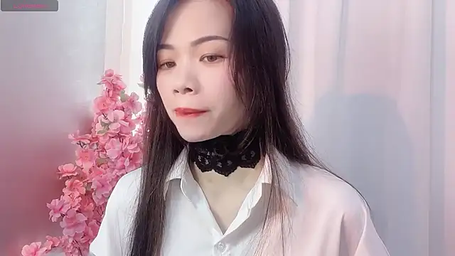 Snapshot of Lynnalltop-165-KeKe chatting on 11.06.25 Lynnalltop-165-KeKe online show from 11.06.25