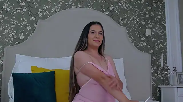 TesaQuinn online show from 10.10.25