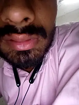 Snapshot of siddBus chatting on 10.30.25 siddBus online show from 10.30.25