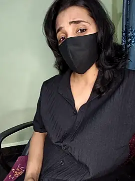 Snapshot of Royal_Shona chatting on 10.14.25 Royal Shona online show from 10.14.25