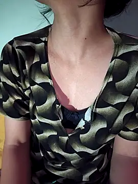 Snapshot of Royal_Shona chatting on 11.17.25 Royal Shona online show from 11.17.25