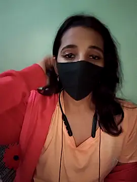 Snapshot of Royal_Shona chatting on 12.04.25 Royal Shona online show from 12.04.25