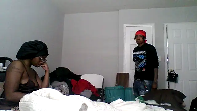 Snapshot of dezzidavill chatting on 02.14.26 dezzidavill online show from 02.14.26