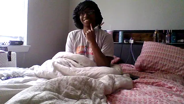 Snapshot of dezzidavill chatting on 02.21.26 dezzidavill online show from 02.21.26