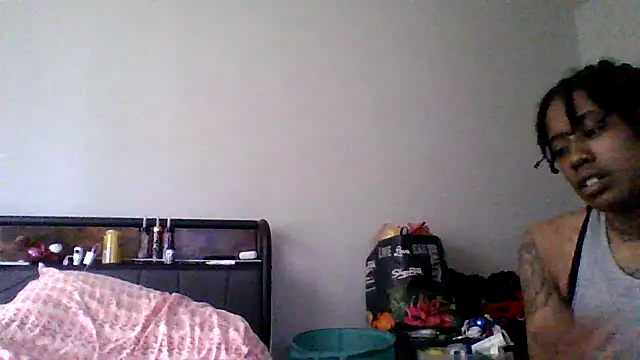 Snapshot of dezzidavill chatting on 02.24.26 dezzidavill online show from 02.24.26