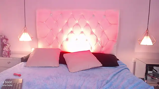 Snapshot of Bubbiecherry chatting on 10.24.25 Bubbiecherry online show from 10.24.25