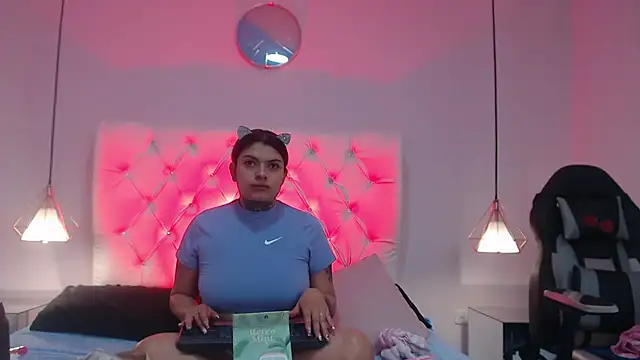 Snapshot of Bubbiecherry chatting on 10.28.25 Bubbiecherry online show from 10.28.25