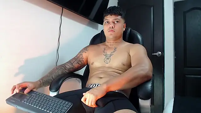 Snapshot of Boyhot_00 chatting on 11.07.25 Boyhot 00 online show from 11.07.25