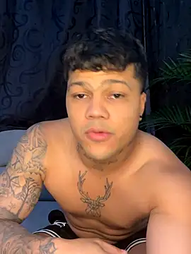 Snapshot of Boyhot_00 chatting on 11.10.25 Boyhot 00 online show from 11.10.25