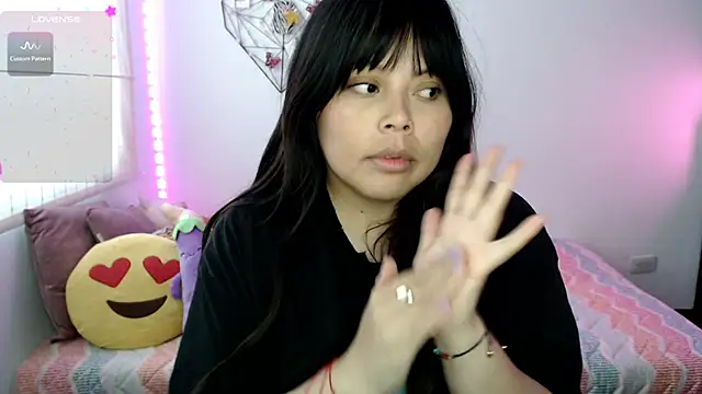 Snapshot of EllieMoonX chatting on 07.01.26 EllieMoonX online show from 07.01.26