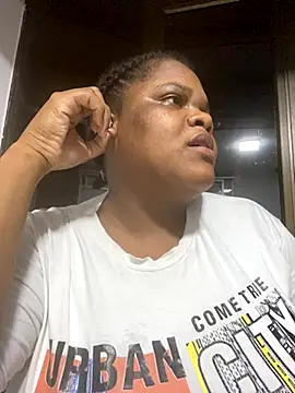 Snapshot of gabrielabrunette69 chatting on 10.29.25 gabrielabrunette69 online show from 10.29.25